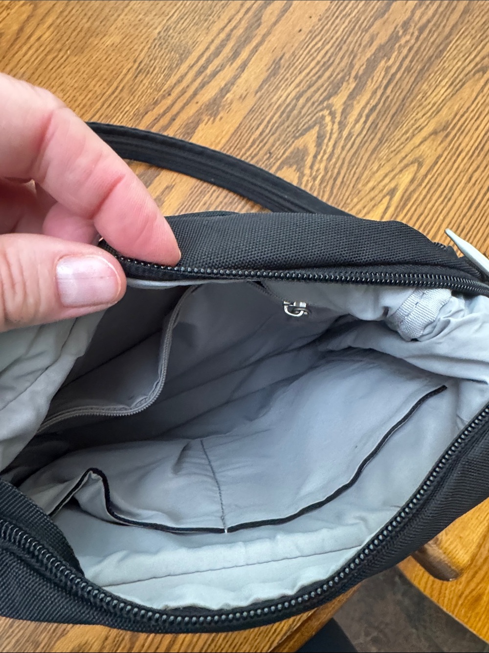 Travelon Anti-Theft Classic Messenger Bag - Black - Picture 8 of 9